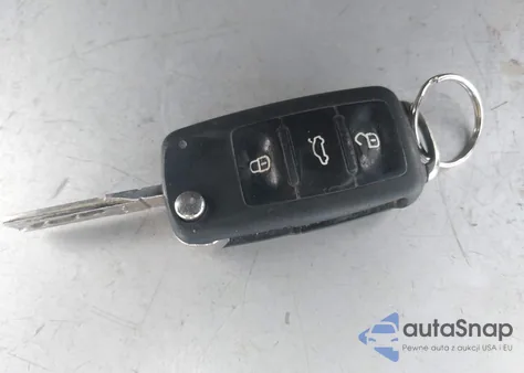 2015 Volkswagen Beetle 1.8T Classic из США, поврежденный, VIN 3VW517AT2FM810284